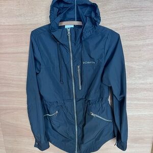 Col;umbia women's softshell jacket size XS nylon outdoors rain wind black hooded
